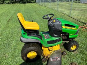 John Deere La145 - $1 (Castalian Springs) 2 cipads