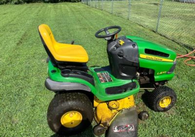 John Deere La145 – $1 (Castalian Springs) 2 cipads