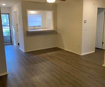 1300-2br-700ft2-Apply-on-line-now-2b-1b-Upgraded-Breakfast-Bar-cipads-freeads