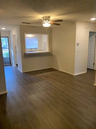 $1,300 / 2br – 700ft2 – Apply on line now/2b/1b/Upgraded/Breakfast Bar (JACKSONVILLE)