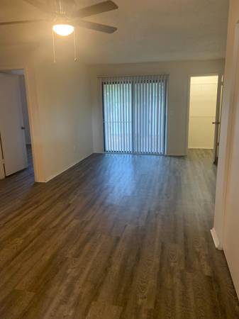 $1,300 / 2br – 700ft2 – Apply on line now/2b/1b/Upgraded/Breakfast Bar (JACKSONVILLE)