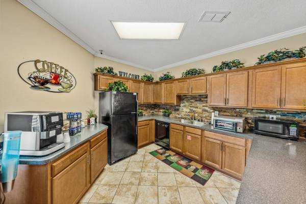 $1,370 / 1br – 675ft2 – Balcony, Racquetball Court, Coffee Bar with Wi-Fi