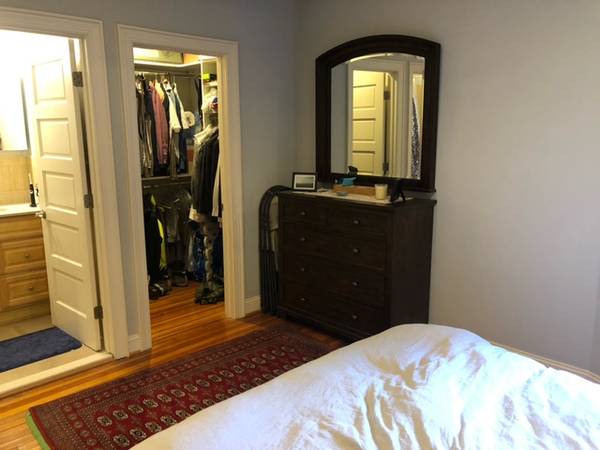 $2,925 / 1br – 585ft2 – Furnished, sun-drenched 1br/1.5ba on Capitol Hill (Capitol Hill)