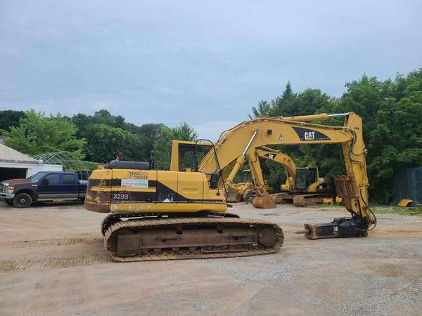 CAT 320BL Excavator w/48″ Bucket & Thumb – $57,500 (Westminster)