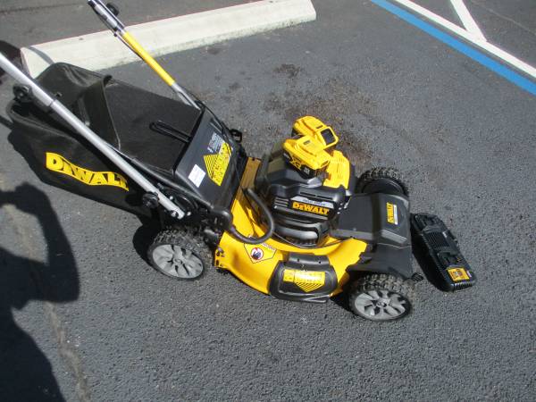 Dewalt 20V MAX 21.5 in. Battery Powered Walk Behind Self Propelled Law – $375 (west jacksonville)