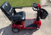 Golden 3 wheel mobility scooter and lift – $2,300 (Orange Park)