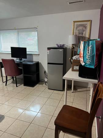 $700 / 1br – GMU Students – Fairfax City, All utilities included (4227 University Drive)