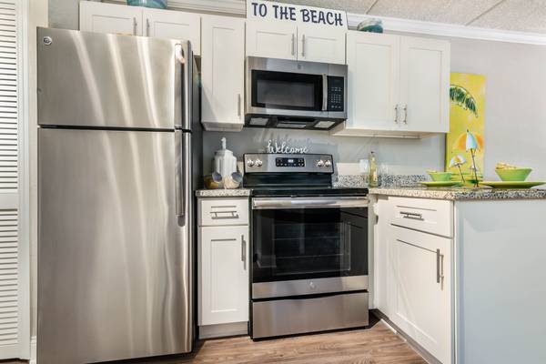 $1,225 / 1br – 640ft2 – Stainless Steel Appliances, Large Closet, In-Unit Laundry (2130 Mayport Rd, Atlantic Beach, FL)