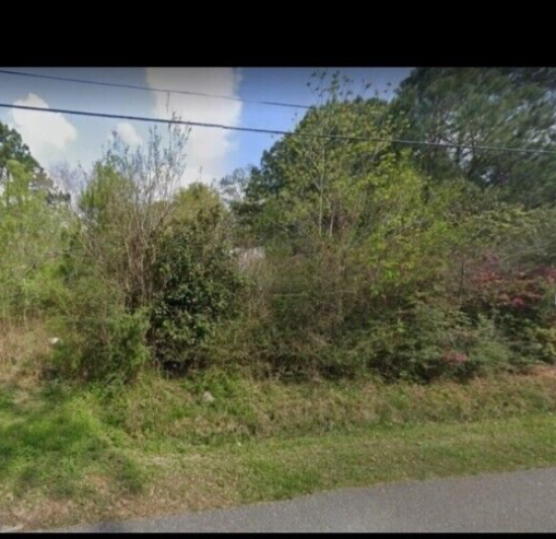 0.94 acre vacant land lot. In Hancock County Mississippi, on old lower bay road