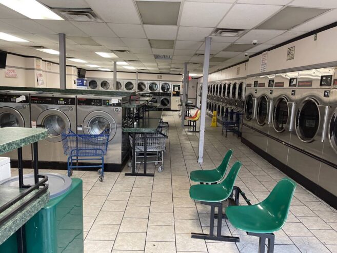 Commercial Laundromat Speed Queen Washing Machines – $1,000 (Washington)