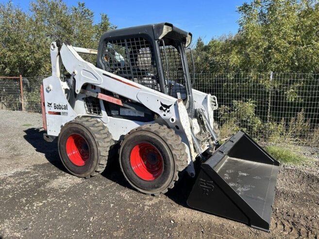 2014 Bobcat S590 High Flow Skid Steer