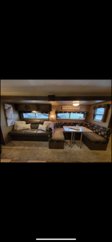 2016 Pacific Northland R27 RV trailer sleeps 6 1-bedroom electric-level wintered