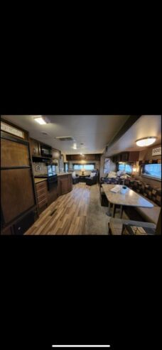 2016 Pacific Northland R27 RV trailer sleeps 6 1-bedroom electric-level wintered