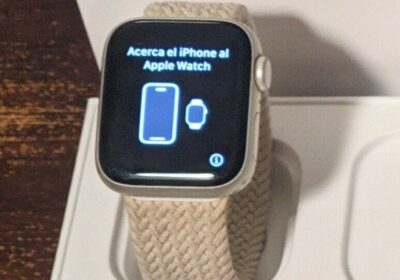 Apple-Watch-SE-2nd-Gen-40mm-A2722-Starlight-Aluminum-Case-GPS-Khaki-Stretch-Band-cipads-freeads