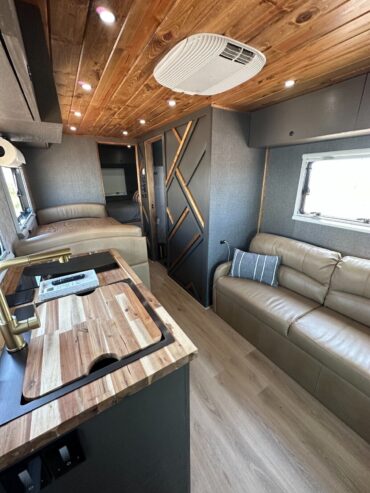 Freightliner Expedition RV