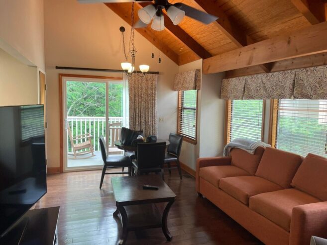 July 4th vac 2 night Mountainloft, Smoky Mountains, Tn. chalet/villa 1BR sleep 4