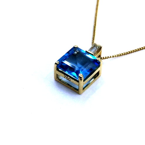 Women’s Curb Necklace 18k Yellow Gold Natural Square Blue Topaz Baguette Diamond